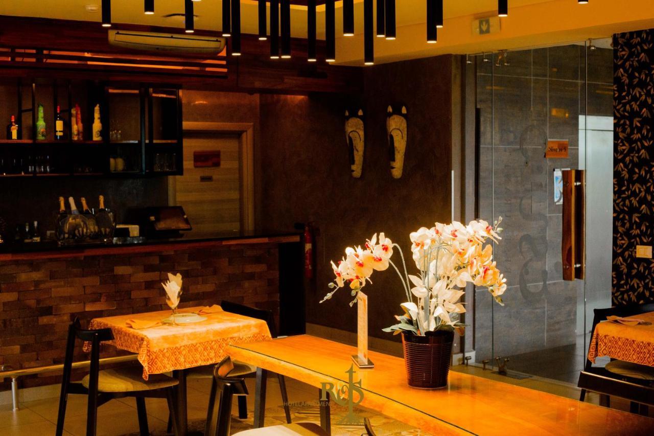 Roots Hotel Apartments 阿比让 外观 照片