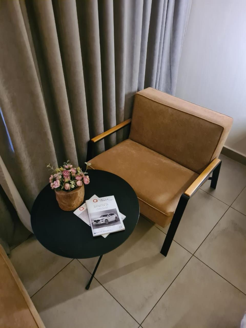 Roots Hotel Apartments 阿比让 外观 照片