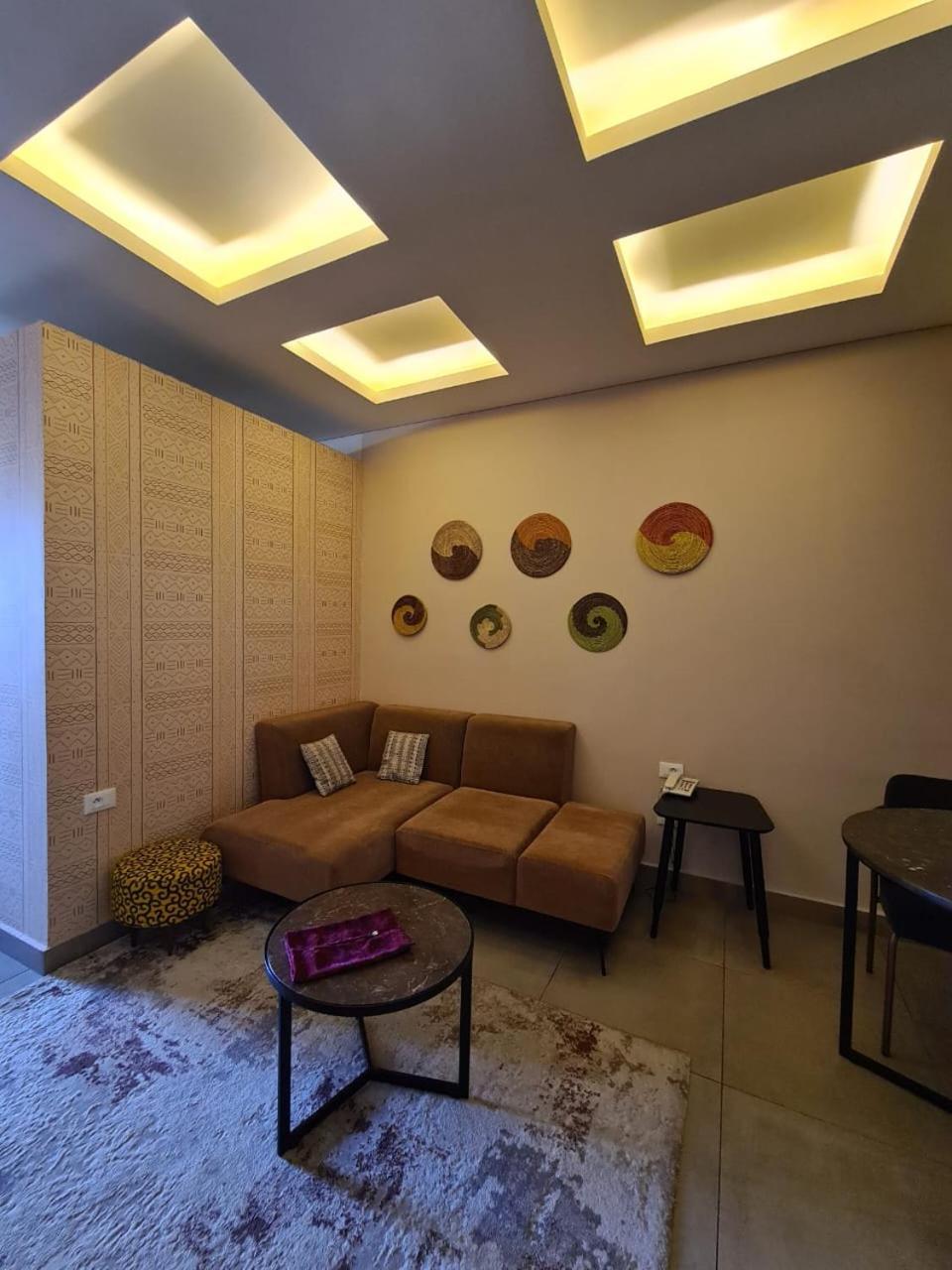 Roots Hotel Apartments 阿比让 外观 照片