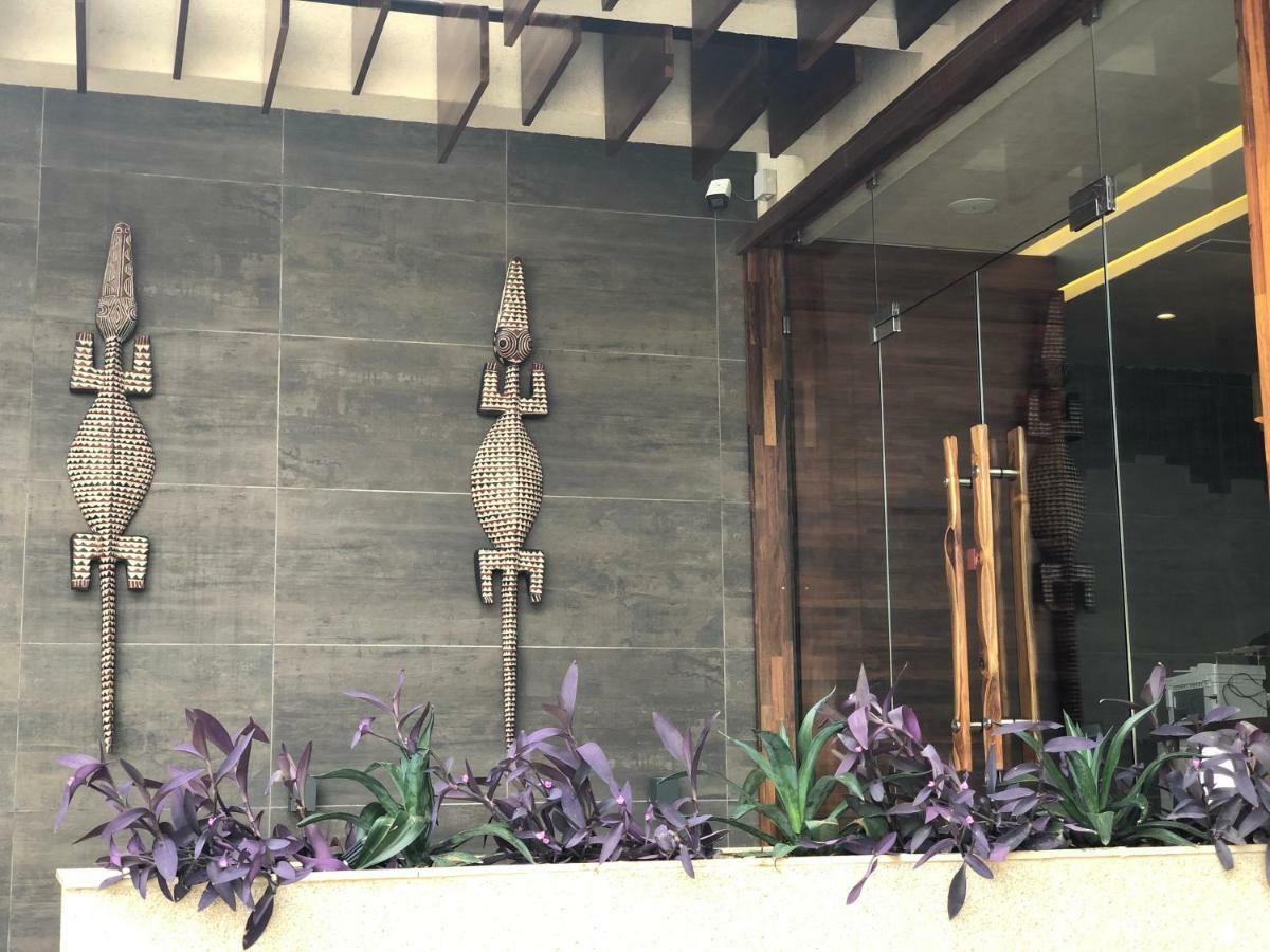 Roots Hotel Apartments 阿比让 外观 照片