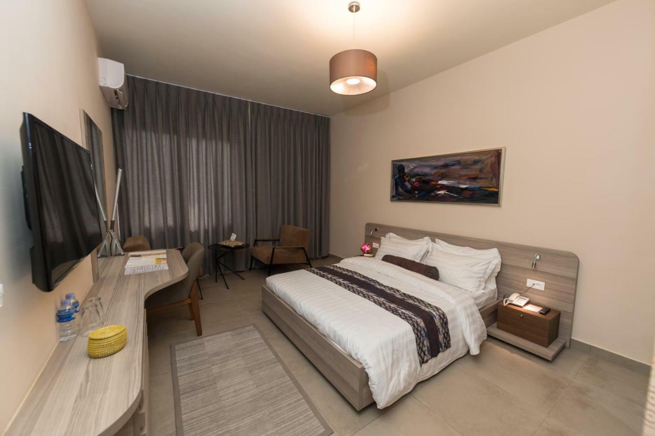 Roots Hotel Apartments 阿比让 外观 照片