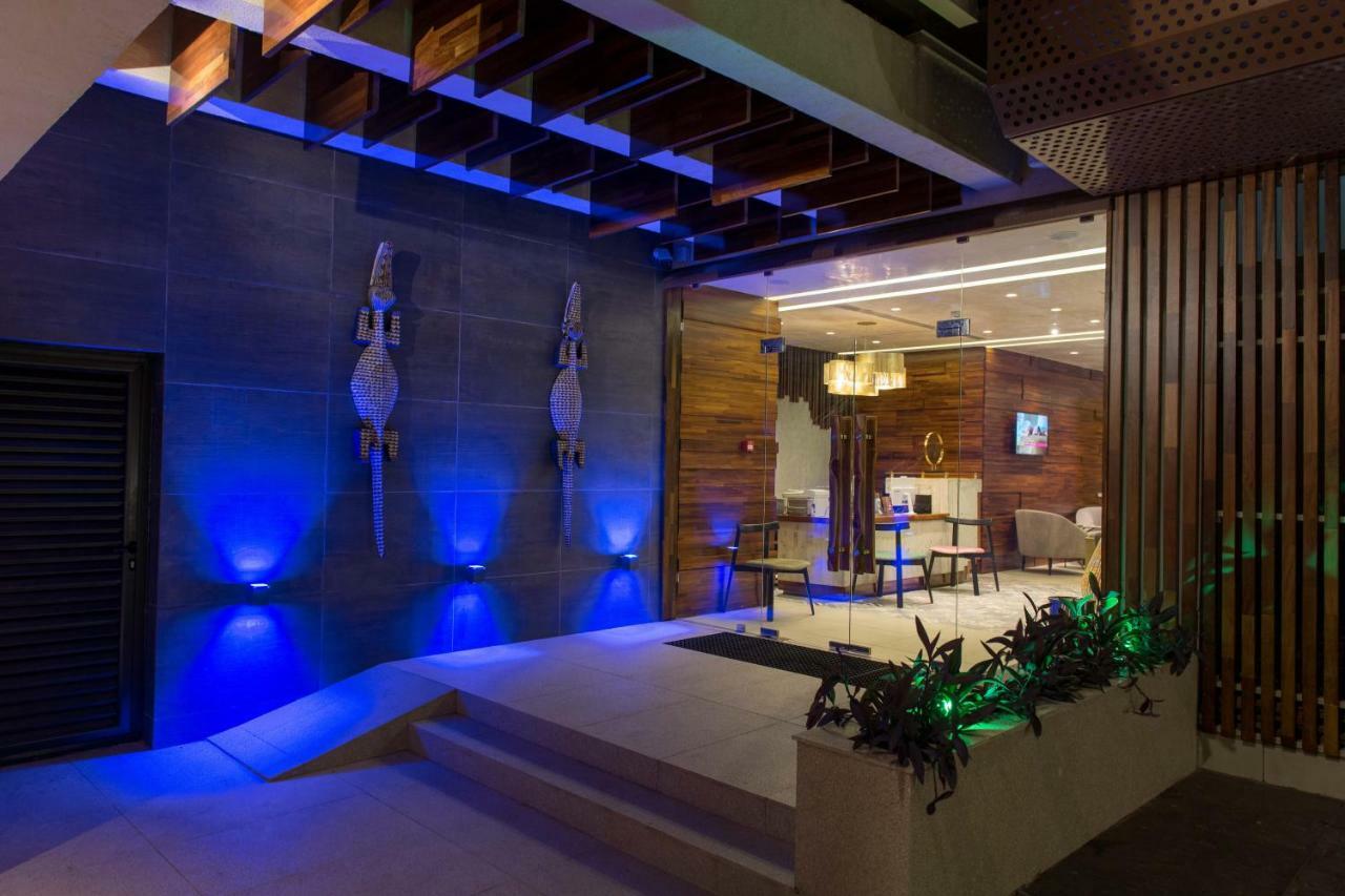 Roots Hotel Apartments 阿比让 外观 照片